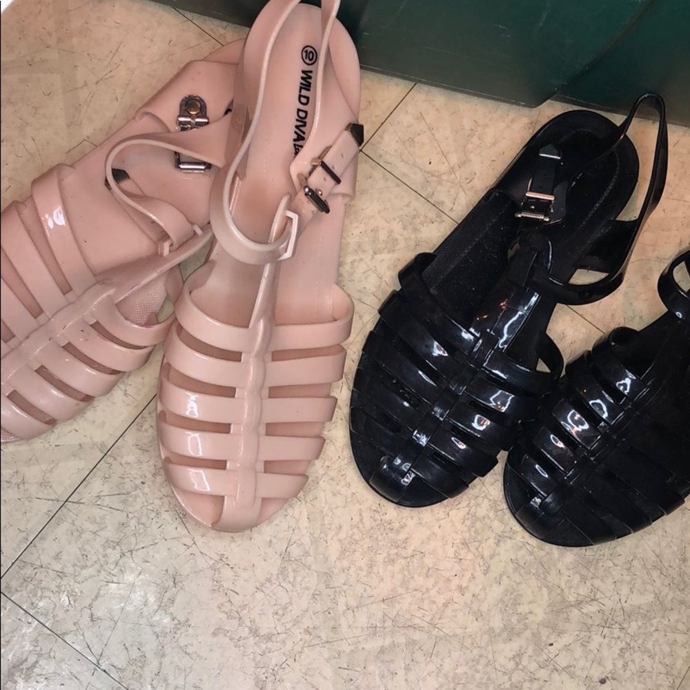 jelly sandals; cream and black colors